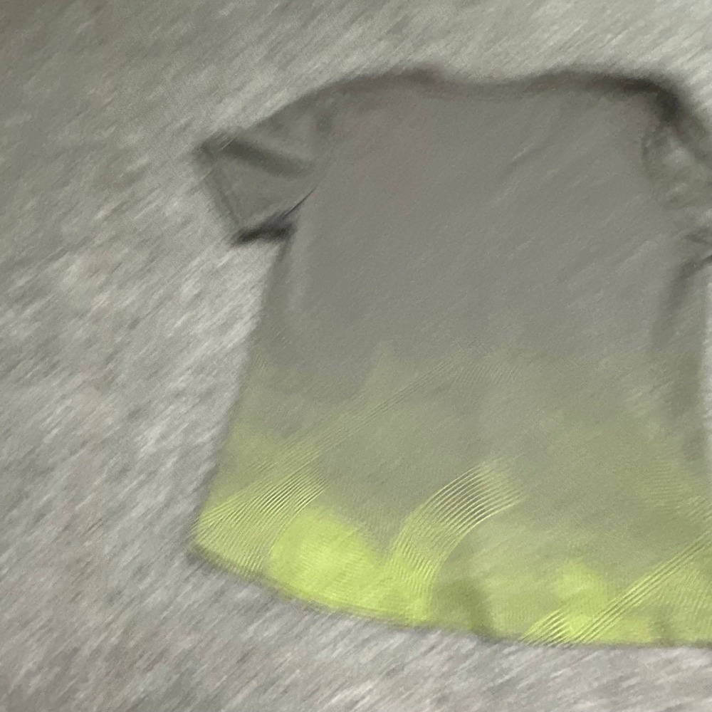 Under Armour T-Shirt Womens L Gray Lime Green HeatGear Run Semi-Fitted V-Neck